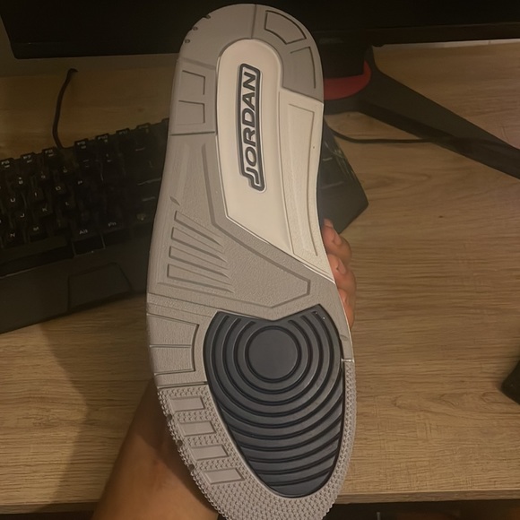 Jordan George Town 3s - Picture 2 of 5